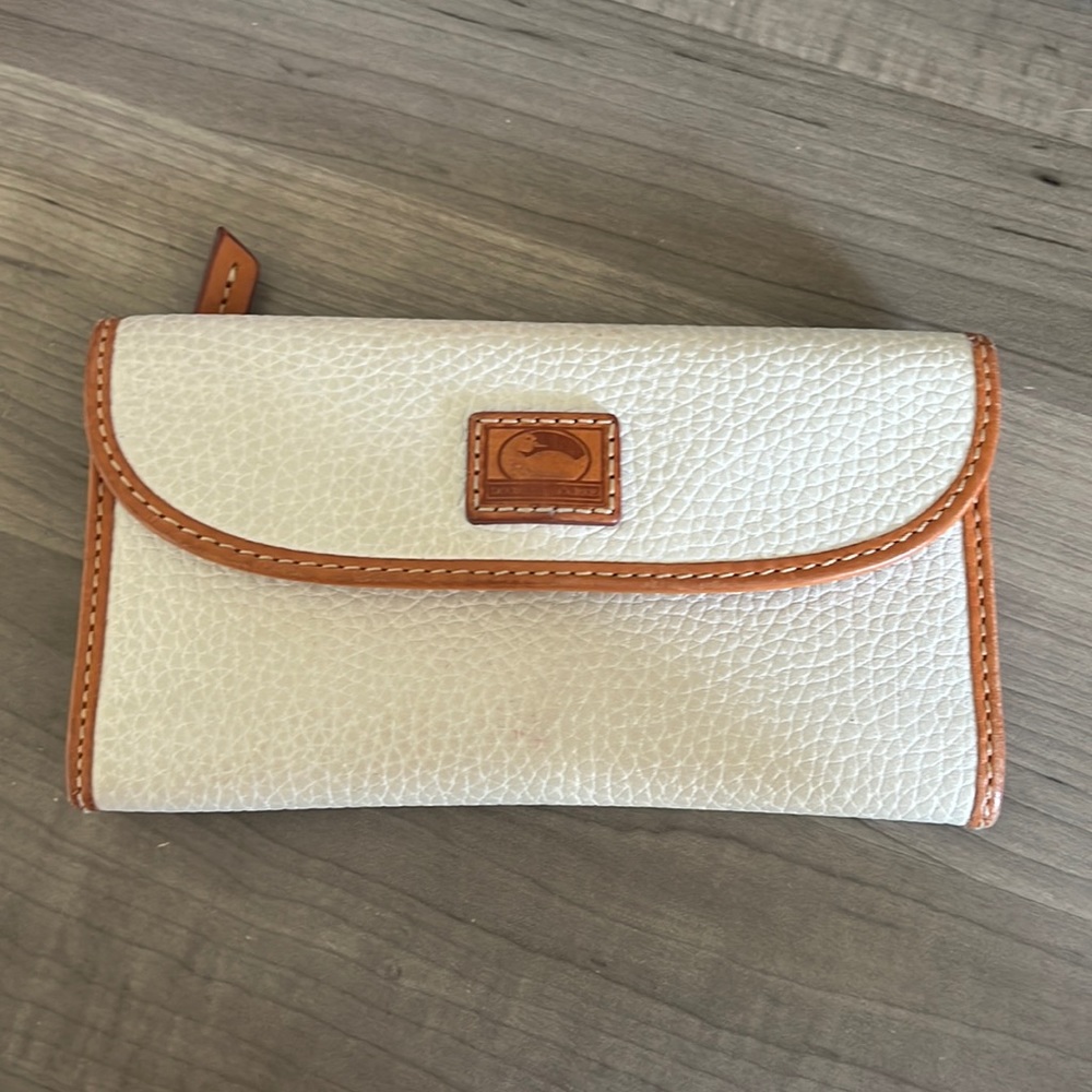 Dooney & Bourke Pebble Grain Clutch Wallet